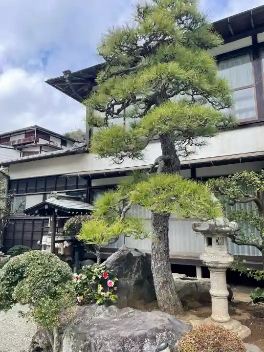 東漸寺の{uncategorized: "未分類", other: "その他", undefined: "問題あり", building: "その他建物", grave: "お墓", sacred_gate: "鳥居", guardian: "狛犬", statue: "像", buddha: "仏像", history: "歴史", nature: "自然", garden: "庭園", animal: "動物", pagoda: "塔", temizu: "手水舎", mountain_gate: "山門・神門", sanctuary: "本殿・本堂", subordinate: "末社・摂社", art: "芸術", scenery: "景色", jizo: "地蔵", ema: "絵馬", goshuin: "御朱印", omikuji: "おみくじ", items: "授与品その他", amulet: "お守り", goshuincho: "御朱印帳", eats: "食事", festival: "お祭り", votive_dance: "神楽", shichigosan: "七五三参", wedding: "結婚式", experience: "体験その他", initially: "初詣", around: "周辺", anti_infection: "感染症対策"}