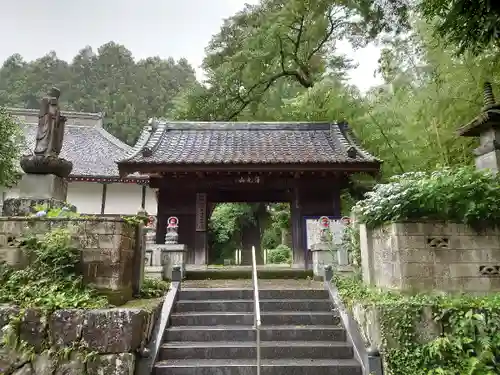 医光寺の山門