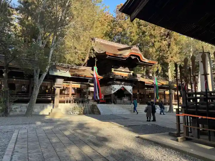 諏訪大社下社秋宮の{uncategorized: "未分類", other: "その他", undefined: "問題あり", building: "その他建物", grave: "お墓", sacred_gate: "鳥居", guardian: "狛犬", statue: "像", buddha: "仏像", history: "歴史", nature: "自然", garden: "庭園", animal: "動物", pagoda: "塔", temizu: "手水舎", mountain_gate: "山門・神門", sanctuary: "本殿・本堂", subordinate: "末社・摂社", art: "芸術", scenery: "景色", jizo: "地蔵", ema: "絵馬", goshuin: "御朱印", omikuji: "おみくじ", items: "授与品その他", amulet: "お守り", goshuincho: "御朱印帳", eats: "食事", festival: "お祭り", votive_dance: "神楽", shichigosan: "七五三参", wedding: "結婚式", experience: "体験その他", initially: "初詣", around: "周辺", anti_infection: "感染症対策"}