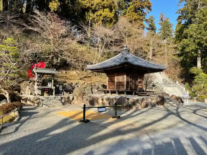 尊永寺の{uncategorized: "未分類", other: "その他", undefined: "問題あり", building: "その他建物", grave: "お墓", sacred_gate: "鳥居", guardian: "狛犬", statue: "像", buddha: "仏像", history: "歴史", nature: "自然", garden: "庭園", animal: "動物", pagoda: "塔", temizu: "手水舎", mountain_gate: "山門・神門", sanctuary: "本殿・本堂", subordinate: "末社・摂社", art: "芸術", scenery: "景色", jizo: "地蔵", ema: "絵馬", goshuin: "御朱印", omikuji: "おみくじ", items: "授与品その他", amulet: "お守り", goshuincho: "御朱印帳", eats: "食事", festival: "お祭り", votive_dance: "神楽", shichigosan: "七五三参", wedding: "結婚式", experience: "体験その他", initially: "初詣", around: "周辺", anti_infection: "感染症対策"}