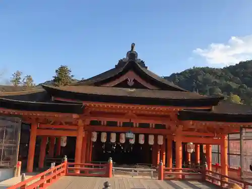 厳島神社の本殿