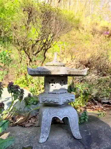 湯の沢神社の{uncategorized: "未分類", other: "その他", undefined: "問題あり", building: "その他建物", grave: "お墓", sacred_gate: "鳥居", guardian: "狛犬", statue: "像", buddha: "仏像", history: "歴史", nature: "自然", garden: "庭園", animal: "動物", pagoda: "塔", temizu: "手水舎", mountain_gate: "山門・神門", sanctuary: "本殿・本堂", subordinate: "末社・摂社", art: "芸術", scenery: "景色", jizo: "地蔵", ema: "絵馬", goshuin: "御朱印", omikuji: "おみくじ", items: "授与品その他", amulet: "お守り", goshuincho: "御朱印帳", eats: "食事", festival: "お祭り", votive_dance: "神楽", shichigosan: "七五三参", wedding: "結婚式", experience: "体験その他", initially: "初詣", around: "周辺", anti_infection: "感染症対策"}