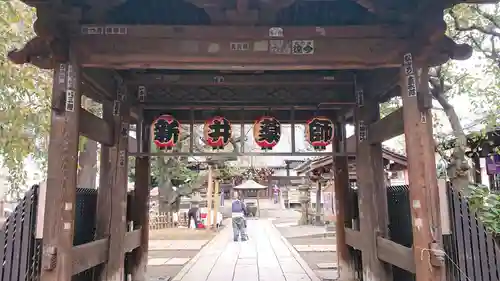 新井薬師（梅照院）の山門・神門