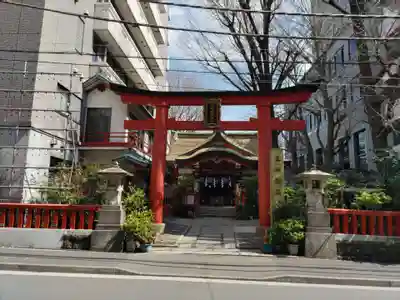三崎稲荷神社の鳥居