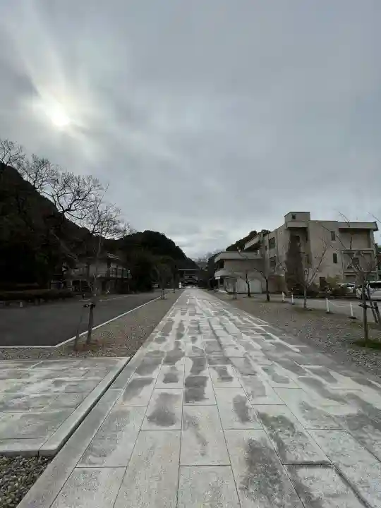 岐阜護國神社の{uncategorized: "未分類", other: "その他", undefined: "問題あり", building: "その他建物", grave: "お墓", sacred_gate: "鳥居", guardian: "狛犬", statue: "像", buddha: "仏像", history: "歴史", nature: "自然", garden: "庭園", animal: "動物", pagoda: "塔", temizu: "手水舎", mountain_gate: "山門・神門", sanctuary: "本殿・本堂", subordinate: "末社・摂社", art: "芸術", scenery: "景色", jizo: "地蔵", ema: "絵馬", goshuin: "御朱印", omikuji: "おみくじ", items: "授与品その他", amulet: "お守り", goshuincho: "御朱印帳", eats: "食事", festival: "お祭り", votive_dance: "神楽", shichigosan: "七五三参", wedding: "結婚式", experience: "体験その他", initially: "初詣", around: "周辺", anti_infection: "感染症対策"}