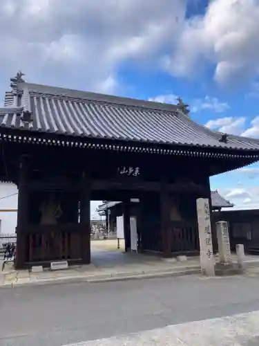 道隆寺の{uncategorized: "未分類", other: "その他", undefined: "問題あり", building: "その他建物", grave: "お墓", sacred_gate: "鳥居", guardian: "狛犬", statue: "像", buddha: "仏像", history: "歴史", nature: "自然", garden: "庭園", animal: "動物", pagoda: "塔", temizu: "手水舎", mountain_gate: "山門・神門", sanctuary: "本殿・本堂", subordinate: "末社・摂社", art: "芸術", scenery: "景色", jizo: "地蔵", ema: "絵馬", goshuin: "御朱印", omikuji: "おみくじ", items: "授与品その他", amulet: "お守り", goshuincho: "御朱印帳", eats: "食事", festival: "お祭り", votive_dance: "神楽", shichigosan: "七五三参", wedding: "結婚式", experience: "体験その他", initially: "初詣", around: "周辺", anti_infection: "感染症対策"}