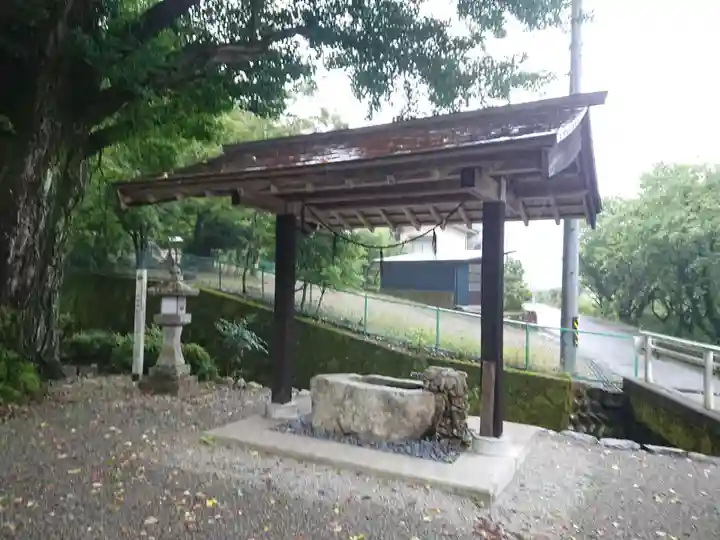 六所神社の手水舎