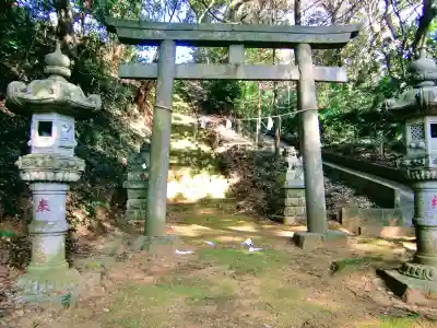 左右神社の鳥居