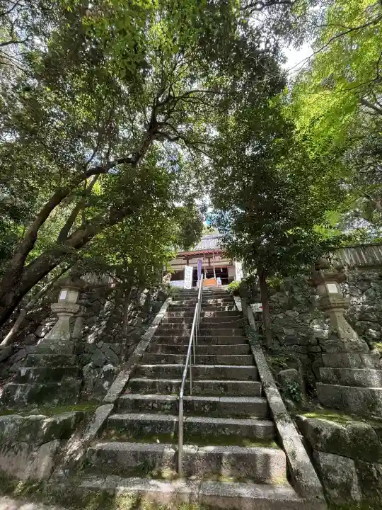 葛木坐火雷神社の{uncategorized: "未分類", other: "その他", undefined: "問題あり", building: "その他建物", grave: "お墓", sacred_gate: "鳥居", guardian: "狛犬", statue: "像", buddha: "仏像", history: "歴史", nature: "自然", garden: "庭園", animal: "動物", pagoda: "塔", temizu: "手水舎", mountain_gate: "山門・神門", sanctuary: "本殿・本堂", subordinate: "末社・摂社", art: "芸術", scenery: "景色", jizo: "地蔵", ema: "絵馬", goshuin: "御朱印", omikuji: "おみくじ", items: "授与品その他", amulet: "お守り", goshuincho: "御朱印帳", eats: "食事", festival: "お祭り", votive_dance: "神楽", shichigosan: "七五三参", wedding: "結婚式", experience: "体験その他", initially: "初詣", around: "周辺", anti_infection: "感染症対策"}
