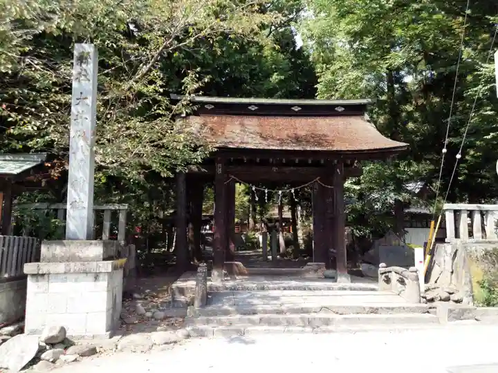 大井俣窪八幡神社の山門・神門