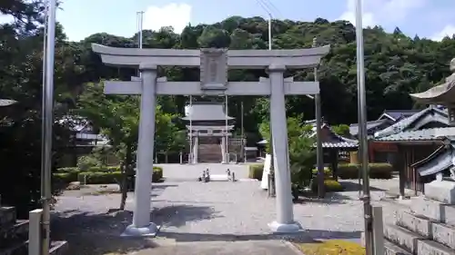 宇波西神社の鳥居