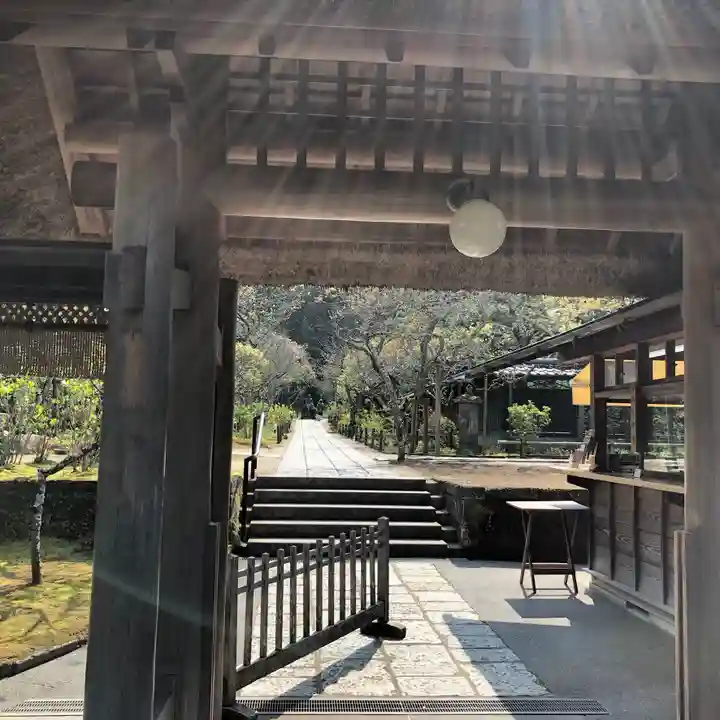 東慶寺の山門・神門
