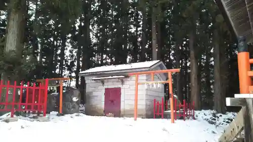 新山神社の建物その他