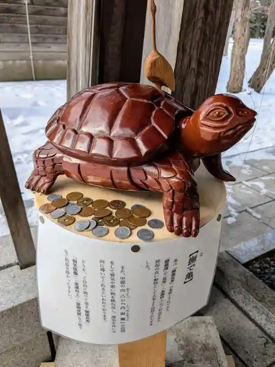 彌彦神社 (伊夜日子神社)の像