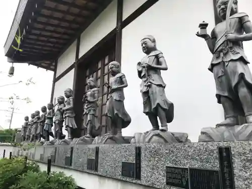 岩槻大師彌勒密寺の像