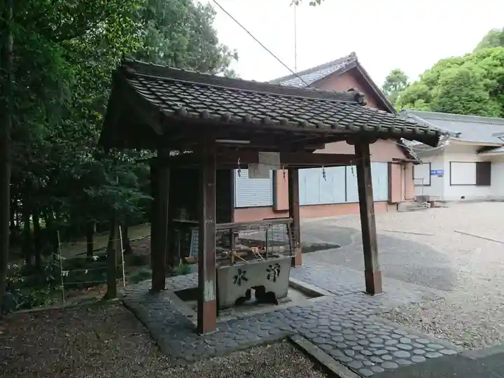 熊野神社(吉川熊野神社)の手水舎