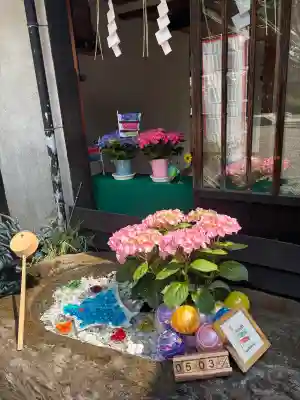琴似神社の{uncategorized: "未分類", other: "その他", undefined: "問題あり", building: "その他建物", grave: "お墓", sacred_gate: "鳥居", guardian: "狛犬", statue: "像", buddha: "仏像", history: "歴史", nature: "自然", garden: "庭園", animal: "動物", pagoda: "塔", temizu: "手水舎", mountain_gate: "山門・神門", sanctuary: "本殿・本堂", subordinate: "末社・摂社", art: "芸術", scenery: "景色", jizo: "地蔵", ema: "絵馬", goshuin: "御朱印", omikuji: "おみくじ", items: "授与品その他", amulet: "お守り", goshuincho: "御朱印帳", eats: "食事", festival: "お祭り", votive_dance: "神楽", shichigosan: "七五三参", wedding: "結婚式", experience: "体験その他", initially: "初詣", around: "周辺", anti_infection: "感染症対策"}