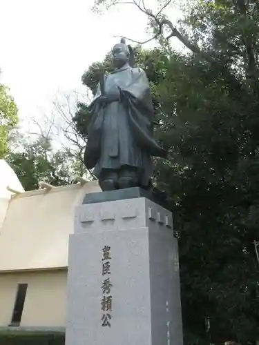 玉造稲荷神社の像