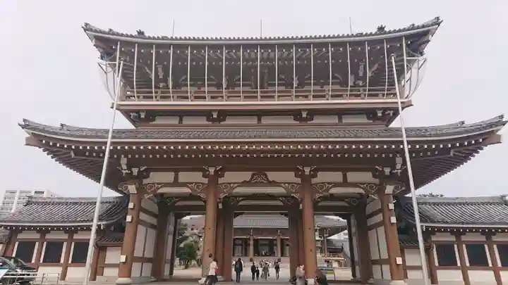 真宗大谷派名古屋別院の山門・神門
