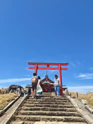 箱根元宮の{uncategorized: "未分類", other: "その他", undefined: "問題あり", building: "その他建物", grave: "お墓", sacred_gate: "鳥居", guardian: "狛犬", statue: "像", buddha: "仏像", history: "歴史", nature: "自然", garden: "庭園", animal: "動物", pagoda: "塔", temizu: "手水舎", mountain_gate: "山門・神門", sanctuary: "本殿・本堂", subordinate: "末社・摂社", art: "芸術", scenery: "景色", jizo: "地蔵", ema: "絵馬", goshuin: "御朱印", omikuji: "おみくじ", items: "授与品その他", amulet: "お守り", goshuincho: "御朱印帳", eats: "食事", festival: "お祭り", votive_dance: "神楽", shichigosan: "七五三参", wedding: "結婚式", experience: "体験その他", initially: "初詣", around: "周辺", anti_infection: "感染症対策"}