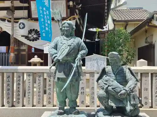 三石神社の像