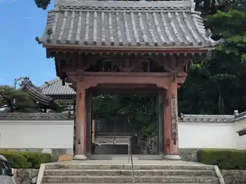 城宝寺の山門