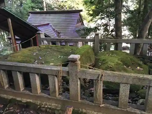 赤猪岩神社の建物その他