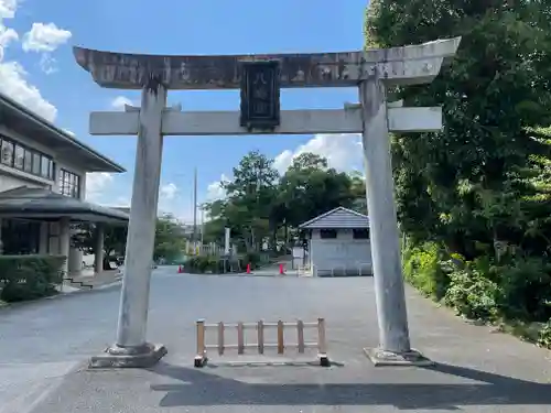 上地八幡宮の鳥居