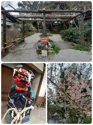 鴨都波神社の{uncategorized: "未分類", other: "その他", undefined: "問題あり", building: "その他建物", grave: "お墓", sacred_gate: "鳥居", guardian: "狛犬", statue: "像", buddha: "仏像", history: "歴史", nature: "自然", garden: "庭園", animal: "動物", pagoda: "塔", temizu: "手水舎", mountain_gate: "山門・神門", sanctuary: "本殿・本堂", subordinate: "末社・摂社", art: "芸術", scenery: "景色", jizo: "地蔵", ema: "絵馬", goshuin: "御朱印", omikuji: "おみくじ", items: "授与品その他", amulet: "お守り", goshuincho: "御朱印帳", eats: "食事", festival: "お祭り", votive_dance: "神楽", shichigosan: "七五三参", wedding: "結婚式", experience: "体験その他", initially: "初詣", around: "周辺", anti_infection: "感染症対策"}