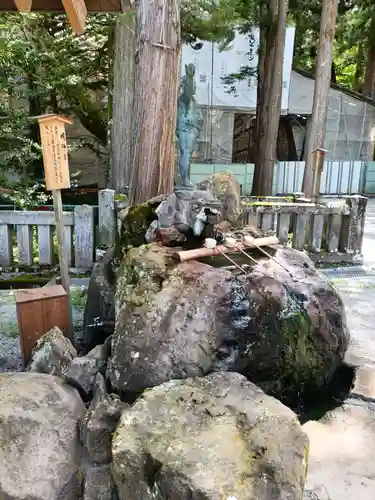 諏訪大社の手水舎