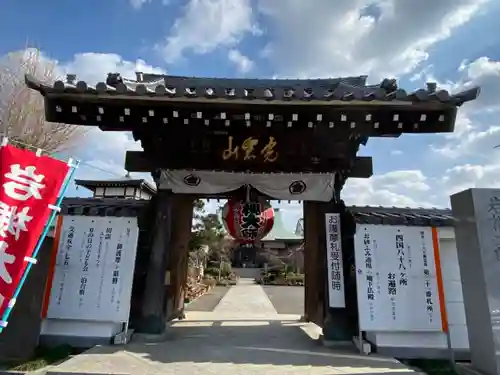 岩槻大師彌勒密寺の山門