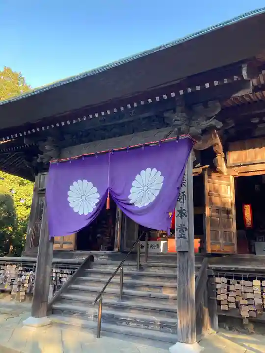 目の霊山 油山寺の本殿・本堂