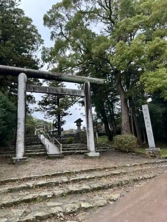 松江護國神社の{uncategorized: "未分類", other: "その他", undefined: "問題あり", building: "その他建物", grave: "お墓", sacred_gate: "鳥居", guardian: "狛犬", statue: "像", buddha: "仏像", history: "歴史", nature: "自然", garden: "庭園", animal: "動物", pagoda: "塔", temizu: "手水舎", mountain_gate: "山門・神門", sanctuary: "本殿・本堂", subordinate: "末社・摂社", art: "芸術", scenery: "景色", jizo: "地蔵", ema: "絵馬", goshuin: "御朱印", omikuji: "おみくじ", items: "授与品その他", amulet: "お守り", goshuincho: "御朱印帳", eats: "食事", festival: "お祭り", votive_dance: "神楽", shichigosan: "七五三参", wedding: "結婚式", experience: "体験その他", initially: "初詣", around: "周辺", anti_infection: "感染症対策"}