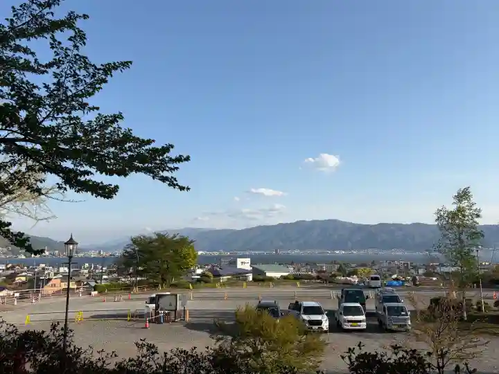 諏訪大社下社秋宮の{uncategorized: "未分類", other: "その他", undefined: "問題あり", building: "その他建物", grave: "お墓", sacred_gate: "鳥居", guardian: "狛犬", statue: "像", buddha: "仏像", history: "歴史", nature: "自然", garden: "庭園", animal: "動物", pagoda: "塔", temizu: "手水舎", mountain_gate: "山門・神門", sanctuary: "本殿・本堂", subordinate: "末社・摂社", art: "芸術", scenery: "景色", jizo: "地蔵", ema: "絵馬", goshuin: "御朱印", omikuji: "おみくじ", items: "授与品その他", amulet: "お守り", goshuincho: "御朱印帳", eats: "食事", festival: "お祭り", votive_dance: "神楽", shichigosan: "七五三参", wedding: "結婚式", experience: "体験その他", initially: "初詣", around: "周辺", anti_infection: "感染症対策"}