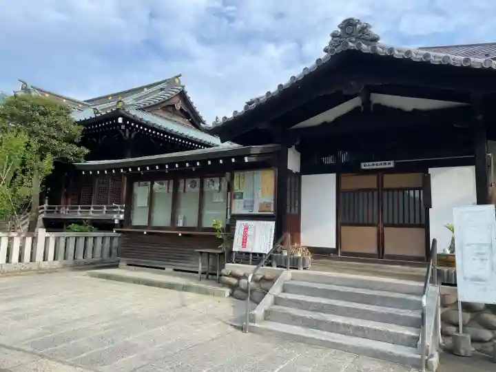 白山神社の{uncategorized: "未分類", other: "その他", undefined: "問題あり", building: "その他建物", grave: "お墓", sacred_gate: "鳥居", guardian: "狛犬", statue: "像", buddha: "仏像", history: "歴史", nature: "自然", garden: "庭園", animal: "動物", pagoda: "塔", temizu: "手水舎", mountain_gate: "山門・神門", sanctuary: "本殿・本堂", subordinate: "末社・摂社", art: "芸術", scenery: "景色", jizo: "地蔵", ema: "絵馬", goshuin: "御朱印", omikuji: "おみくじ", items: "授与品その他", amulet: "お守り", goshuincho: "御朱印帳", eats: "食事", festival: "お祭り", votive_dance: "神楽", shichigosan: "七五三参", wedding: "結婚式", experience: "体験その他", initially: "初詣", around: "周辺", anti_infection: "感染症対策"}