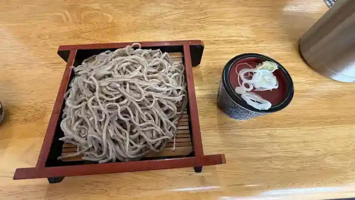 三峯神社の{uncategorized: "未分類", other: "その他", undefined: "問題あり", building: "その他建物", grave: "お墓", sacred_gate: "鳥居", guardian: "狛犬", statue: "像", buddha: "仏像", history: "歴史", nature: "自然", garden: "庭園", animal: "動物", pagoda: "塔", temizu: "手水舎", mountain_gate: "山門・神門", sanctuary: "本殿・本堂", subordinate: "末社・摂社", art: "芸術", scenery: "景色", jizo: "地蔵", ema: "絵馬", goshuin: "御朱印", omikuji: "おみくじ", items: "授与品その他", amulet: "お守り", goshuincho: "御朱印帳", eats: "食事", festival: "お祭り", votive_dance: "神楽", shichigosan: "七五三参", wedding: "結婚式", experience: "体験その他", initially: "初詣", around: "周辺", anti_infection: "感染症対策"}
