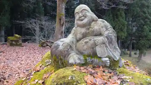 八海山尊神社の像