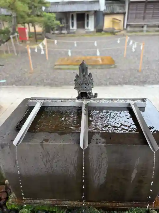 美濃國一宮 南宮大社の{uncategorized: "未分類", other: "その他", undefined: "問題あり", building: "その他建物", grave: "お墓", sacred_gate: "鳥居", guardian: "狛犬", statue: "像", buddha: "仏像", history: "歴史", nature: "自然", garden: "庭園", animal: "動物", pagoda: "塔", temizu: "手水舎", mountain_gate: "山門・神門", sanctuary: "本殿・本堂", subordinate: "末社・摂社", art: "芸術", scenery: "景色", jizo: "地蔵", ema: "絵馬", goshuin: "御朱印", omikuji: "おみくじ", items: "授与品その他", amulet: "お守り", goshuincho: "御朱印帳", eats: "食事", festival: "お祭り", votive_dance: "神楽", shichigosan: "七五三参", wedding: "結婚式", experience: "体験その他", initially: "初詣", around: "周辺", anti_infection: "感染症対策"}