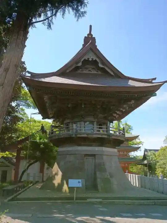 布施弁天 東海寺の{uncategorized: "未分類", other: "その他", undefined: "問題あり", building: "その他建物", grave: "お墓", sacred_gate: "鳥居", guardian: "狛犬", statue: "像", buddha: "仏像", history: "歴史", nature: "自然", garden: "庭園", animal: "動物", pagoda: "塔", temizu: "手水舎", mountain_gate: "山門・神門", sanctuary: "本殿・本堂", subordinate: "末社・摂社", art: "芸術", scenery: "景色", jizo: "地蔵", ema: "絵馬", goshuin: "御朱印", omikuji: "おみくじ", items: "授与品その他", amulet: "お守り", goshuincho: "御朱印帳", eats: "食事", festival: "お祭り", votive_dance: "神楽", shichigosan: "七五三参", wedding: "結婚式", experience: "体験その他", initially: "初詣", around: "周辺", anti_infection: "感染症対策"}