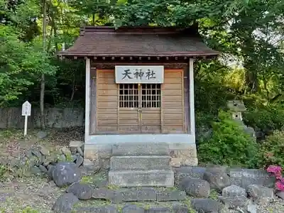 妻科神社の本殿