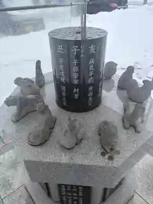 新川皇大神社の像