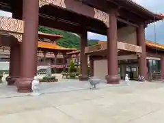 佛光山法水寺の山門