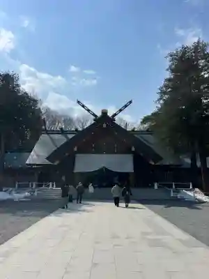 北海道神宮の{uncategorized: "未分類", other: "その他", undefined: "問題あり", building: "その他建物", grave: "お墓", sacred_gate: "鳥居", guardian: "狛犬", statue: "像", buddha: "仏像", history: "歴史", nature: "自然", garden: "庭園", animal: "動物", pagoda: "塔", temizu: "手水舎", mountain_gate: "山門・神門", sanctuary: "本殿・本堂", subordinate: "末社・摂社", art: "芸術", scenery: "景色", jizo: "地蔵", ema: "絵馬", goshuin: "御朱印", omikuji: "おみくじ", items: "授与品その他", amulet: "お守り", goshuincho: "御朱印帳", eats: "食事", festival: "お祭り", votive_dance: "神楽", shichigosan: "七五三参", wedding: "結婚式", experience: "体験その他", initially: "初詣", around: "周辺", anti_infection: "感染症対策"}