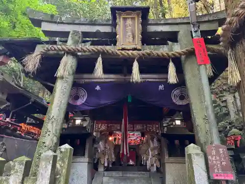伏見稲荷大社の{uncategorized: "未分類", other: "その他", undefined: "問題あり", building: "その他建物", grave: "お墓", sacred_gate: "鳥居", guardian: "狛犬", statue: "像", buddha: "仏像", history: "歴史", nature: "自然", garden: "庭園", animal: "動物", pagoda: "塔", temizu: "手水舎", mountain_gate: "山門・神門", sanctuary: "本殿・本堂", subordinate: "末社・摂社", art: "芸術", scenery: "景色", jizo: "地蔵", ema: "絵馬", goshuin: "御朱印", omikuji: "おみくじ", items: "授与品その他", amulet: "お守り", goshuincho: "御朱印帳", eats: "食事", festival: "お祭り", votive_dance: "神楽", shichigosan: "七五三参", wedding: "結婚式", experience: "体験その他", initially: "初詣", around: "周辺", anti_infection: "感染症対策"}