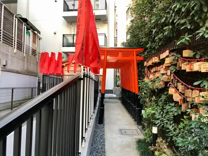 恵比寿山下伏見稲荷大明神の鳥居