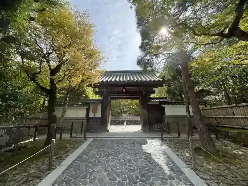 慈照寺（慈照禅寺・銀閣寺）の{uncategorized: "未分類", other: "その他", undefined: "問題あり", building: "その他建物", grave: "お墓", sacred_gate: "鳥居", guardian: "狛犬", statue: "像", buddha: "仏像", history: "歴史", nature: "自然", garden: "庭園", animal: "動物", pagoda: "塔", temizu: "手水舎", mountain_gate: "山門・神門", sanctuary: "本殿・本堂", subordinate: "末社・摂社", art: "芸術", scenery: "景色", jizo: "地蔵", ema: "絵馬", goshuin: "御朱印", omikuji: "おみくじ", items: "授与品その他", amulet: "お守り", goshuincho: "御朱印帳", eats: "食事", festival: "お祭り", votive_dance: "神楽", shichigosan: "七五三参", wedding: "結婚式", experience: "体験その他", initially: "初詣", around: "周辺", anti_infection: "感染症対策"}