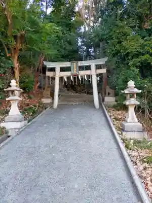 意賀美神社の{uncategorized: "未分類", other: "その他", undefined: "問題あり", building: "その他建物", grave: "お墓", sacred_gate: "鳥居", guardian: "狛犬", statue: "像", buddha: "仏像", history: "歴史", nature: "自然", garden: "庭園", animal: "動物", pagoda: "塔", temizu: "手水舎", mountain_gate: "山門・神門", sanctuary: "本殿・本堂", subordinate: "末社・摂社", art: "芸術", scenery: "景色", jizo: "地蔵", ema: "絵馬", goshuin: "御朱印", omikuji: "おみくじ", items: "授与品その他", amulet: "お守り", goshuincho: "御朱印帳", eats: "食事", festival: "お祭り", votive_dance: "神楽", shichigosan: "七五三参", wedding: "結婚式", experience: "体験その他", initially: "初詣", around: "周辺", anti_infection: "感染症対策"}