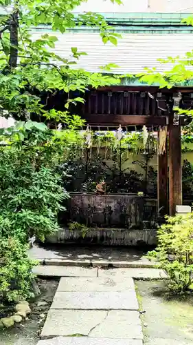 小野照崎神社の手水