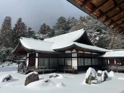 高野山金剛峯寺の{uncategorized: "未分類", other: "その他", undefined: "問題あり", building: "その他建物", grave: "お墓", sacred_gate: "鳥居", guardian: "狛犬", statue: "像", buddha: "仏像", history: "歴史", nature: "自然", garden: "庭園", animal: "動物", pagoda: "塔", temizu: "手水舎", mountain_gate: "山門・神門", sanctuary: "本殿・本堂", subordinate: "末社・摂社", art: "芸術", scenery: "景色", jizo: "地蔵", ema: "絵馬", goshuin: "御朱印", omikuji: "おみくじ", items: "授与品その他", amulet: "お守り", goshuincho: "御朱印帳", eats: "食事", festival: "お祭り", votive_dance: "神楽", shichigosan: "七五三参", wedding: "結婚式", experience: "体験その他", initially: "初詣", around: "周辺", anti_infection: "感染症対策"}