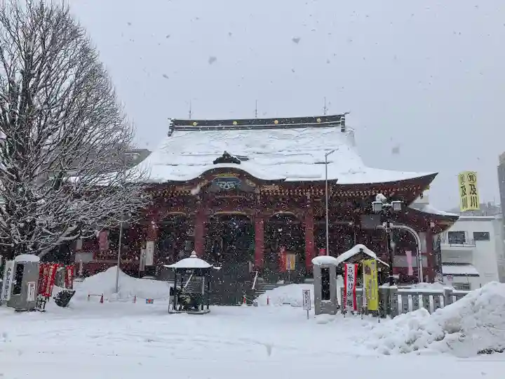 成田山札幌別院新栄寺の本殿・本堂